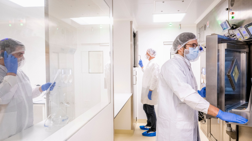 Medewerker aan het werk in het alphalab