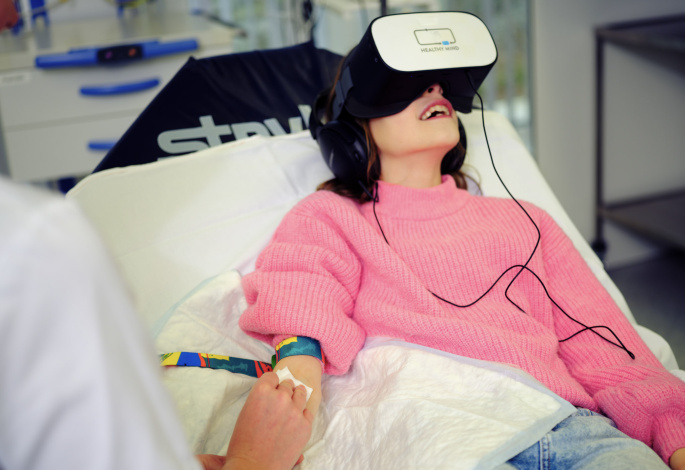 VR-bril zorgt voor afleiding tijdens een spoedopname van een kind